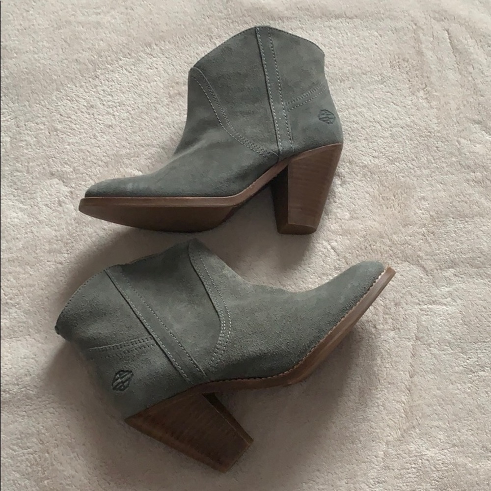 Grey suede boot